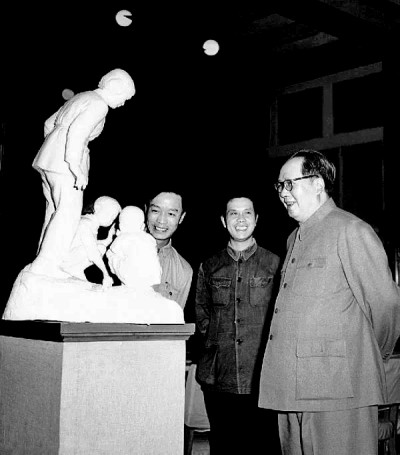 1955年，毛澤東主席參觀全國美展 呂厚民/攝 資料圖片